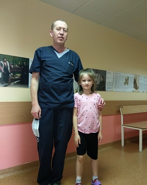 Полина с доктором.jpg Полина с доктором.jpg